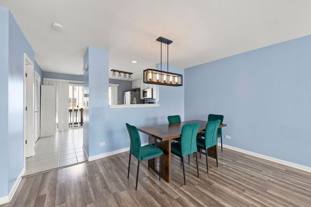 621 Lincoln Station Drive, Oswego, IL 60543