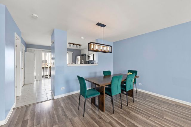 621 Lincoln Station Drive, Oswego, IL 60543