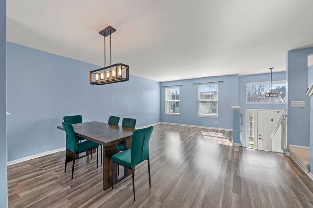 621 Lincoln Station Drive, Oswego, IL 60543