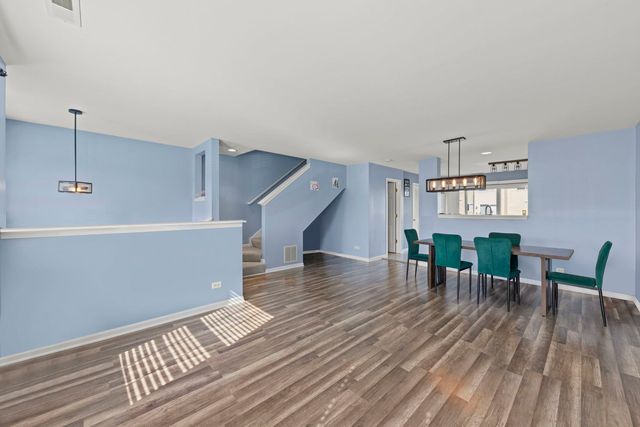 621 Lincoln Station Drive, Oswego, IL 60543