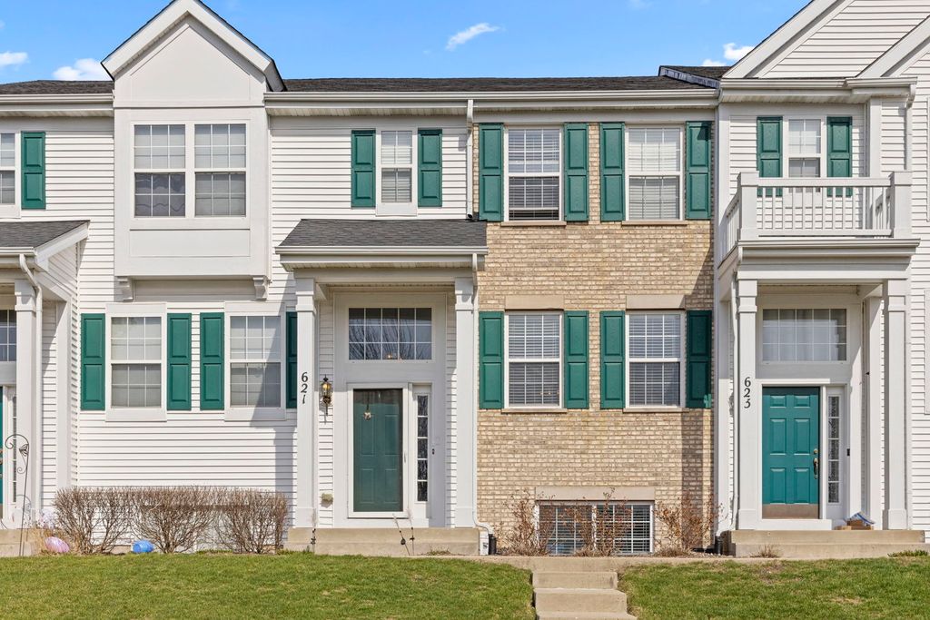 621 Lincoln Station Drive, Oswego, IL 60543