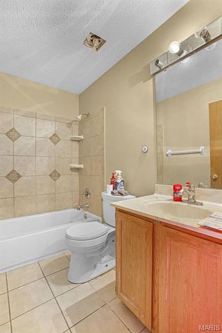 514 Chapel Cross Drive, Florissant, MO 63031