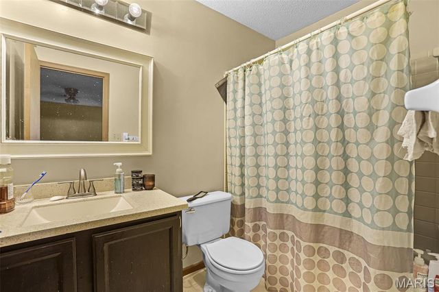 514 Chapel Cross Drive, Florissant, MO 63031