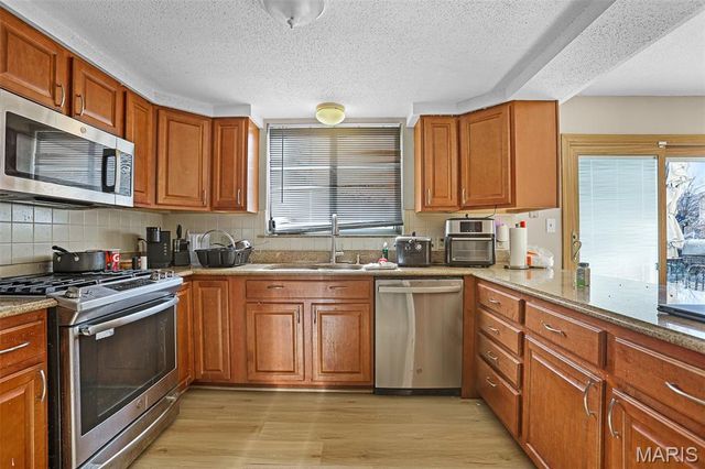 514 Chapel Cross Drive, Florissant, MO 63031