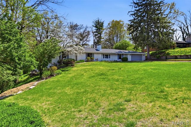 6 Lake Pembroke Drive, Ferguson, MO 63135