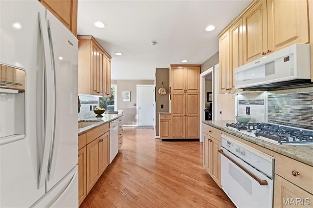 6 Lake Pembroke Drive, Ferguson, MO 63135