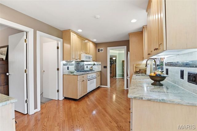 6 Lake Pembroke Drive, Ferguson, MO 63135