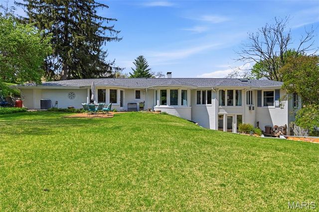 6 Lake Pembroke Drive, Ferguson, MO 63135