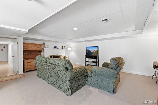 6 Lake Pembroke Drive, Ferguson, MO 63135