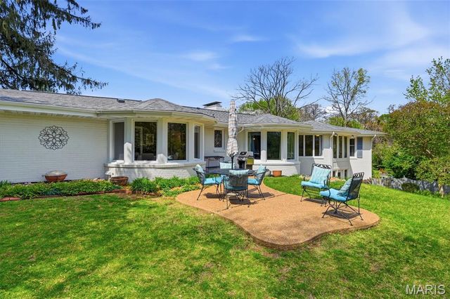 6 Lake Pembroke Drive, Ferguson, MO 63135