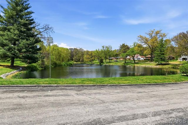 6 Lake Pembroke Drive, Ferguson, MO 63135