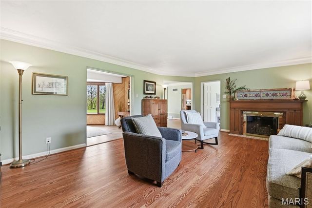 6 Lake Pembroke Drive, Ferguson, MO 63135