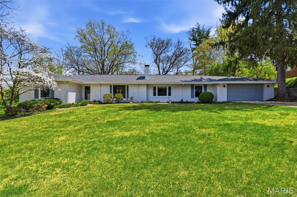 6 Lake Pembroke Drive, Ferguson, MO 63135