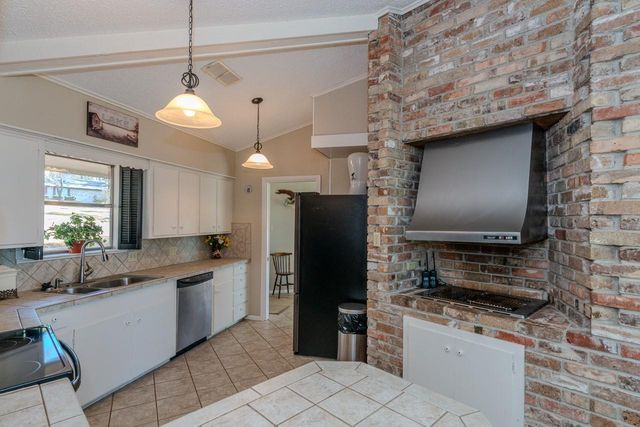 893 Lakeshore Drive, Brookeland, TX 75931