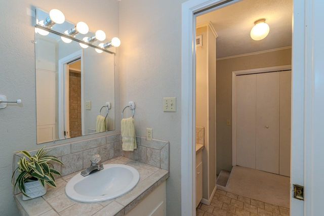 893 Lakeshore Drive, Brookeland, TX 75931