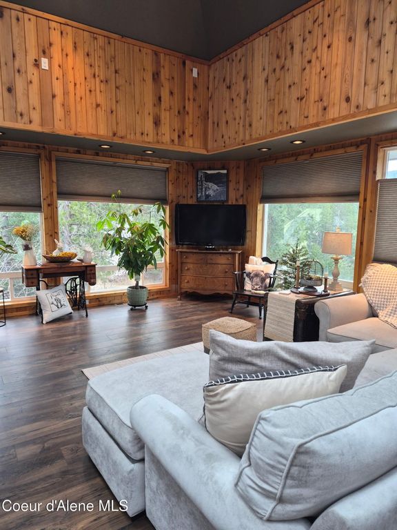 483 Paradise LN, Pinehurst, ID 83850 photo 2