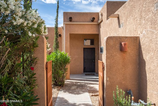 1086 Mormon Drive, Las Cruces, NM 88011