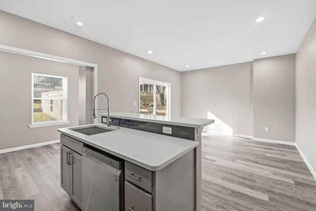 514 MAIDEN CHOICE LN, Catonsville, MD 21228