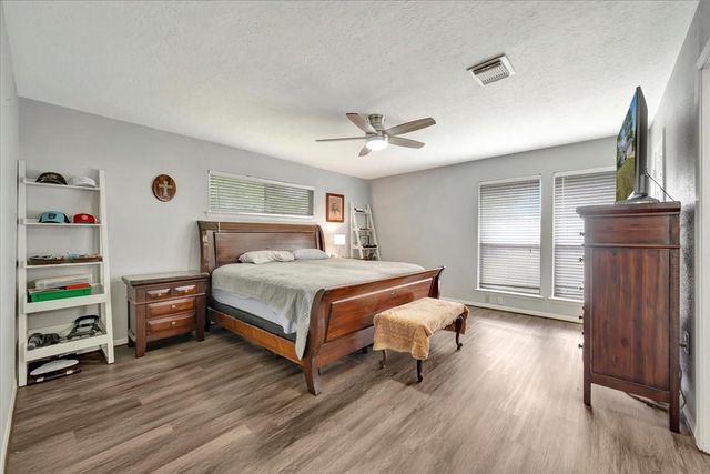 2610 Loganberry Circle, Seabrook, TX 77586