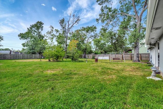 2610 Loganberry Circle, Seabrook, TX 77586