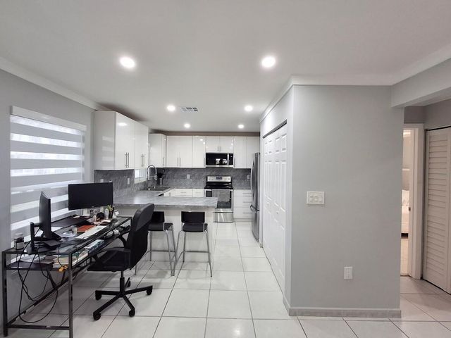 408 NW 108th Terrace NW 408, Pembroke Pines, FL 33026
