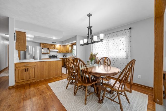 5180 Chestnut Valley Rd Ne, Cedar Rapids, IA 52411