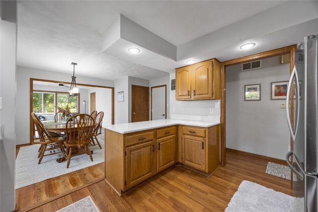 5180 Chestnut Valley Rd Ne, Cedar Rapids, IA 52411