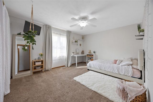 5180 Chestnut Valley Rd Ne, Cedar Rapids, IA 52411