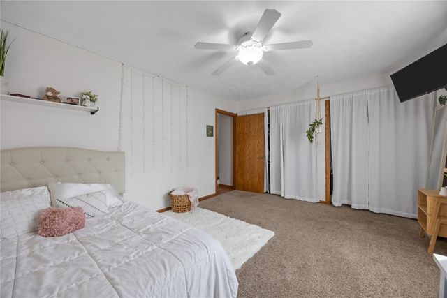 5180 Chestnut Valley Rd Ne, Cedar Rapids, IA 52411