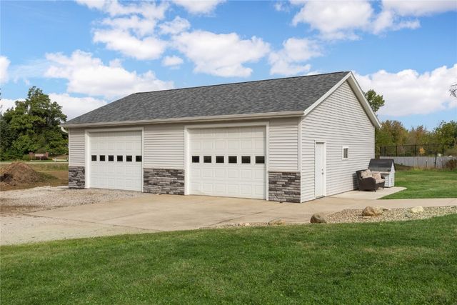 5180 Chestnut Valley Rd Ne, Cedar Rapids, IA 52411