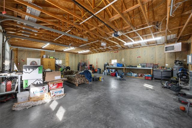 5180 Chestnut Valley Rd Ne, Cedar Rapids, IA 52411