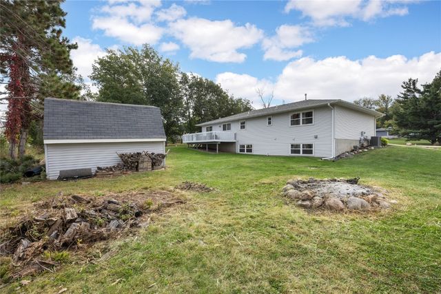 5180 Chestnut Valley Rd Ne, Cedar Rapids, IA 52411