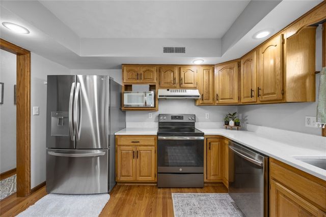 5180 Chestnut Valley Rd Ne, Cedar Rapids, IA 52411