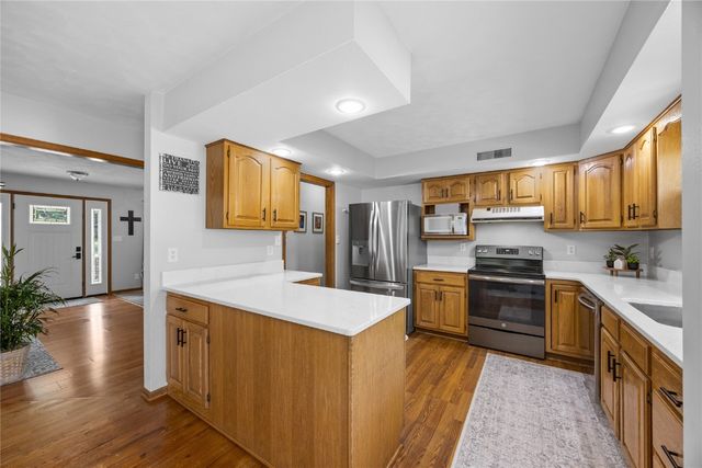 5180 Chestnut Valley Rd Ne, Cedar Rapids, IA 52411