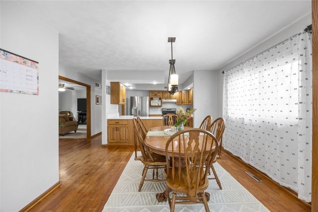 5180 Chestnut Valley Rd Ne, Cedar Rapids, IA 52411