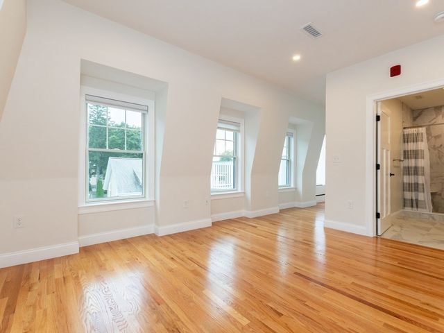 210 Adams 3, Waltham, MA 02435