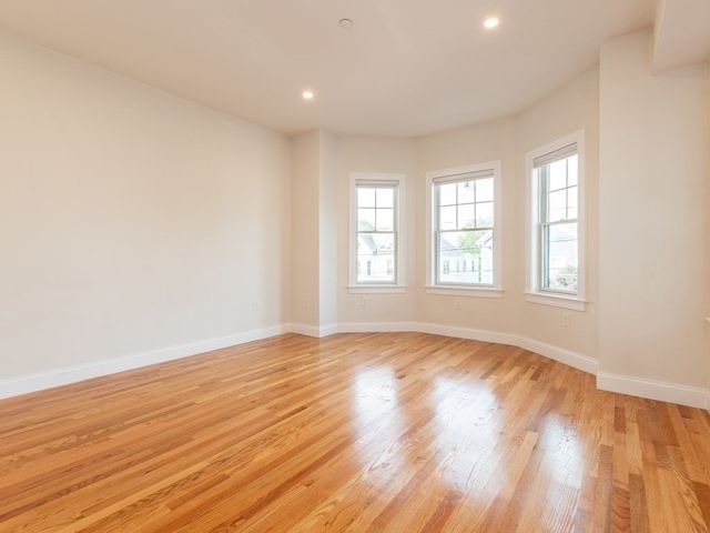 210 Adams 3, Waltham, MA 02435
