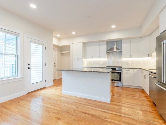 210 Adams 3, Waltham, MA 02435