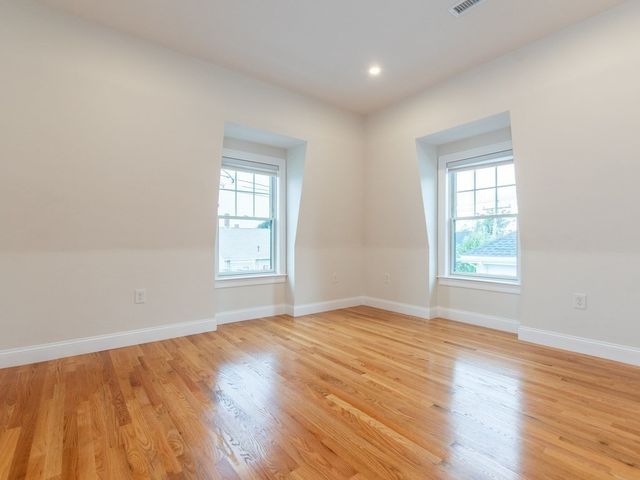 210 Adams 3, Waltham, MA 02435