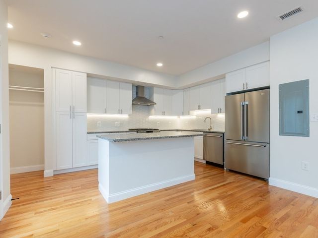 210 Adams 3, Waltham, MA 02435