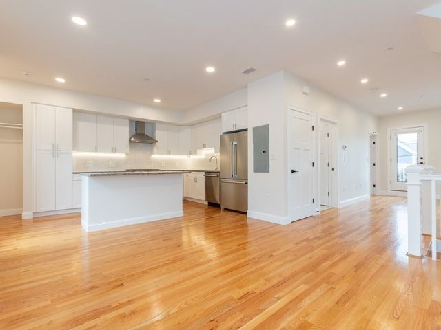 210 Adams 3, Waltham, MA 02435