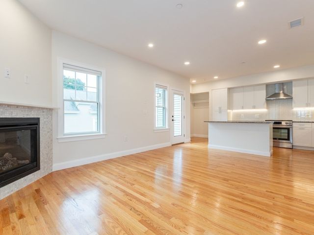 210 Adams 3, Waltham, MA 02435