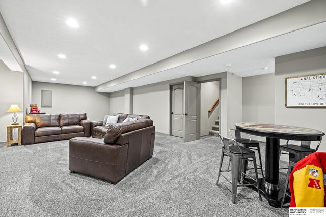 8213 N 162 Street, Bennington, NE 68007