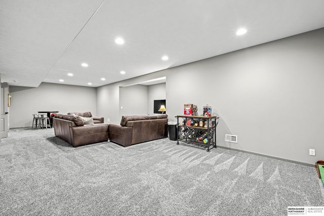 8213 N 162 Street, Bennington, NE 68007