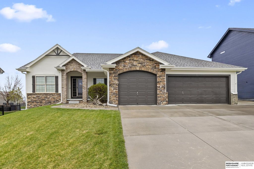 8213 N 162 Street, Bennington, NE 68007