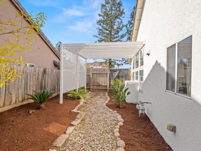 637 Coventry Avenue, Clovis, CA 93611