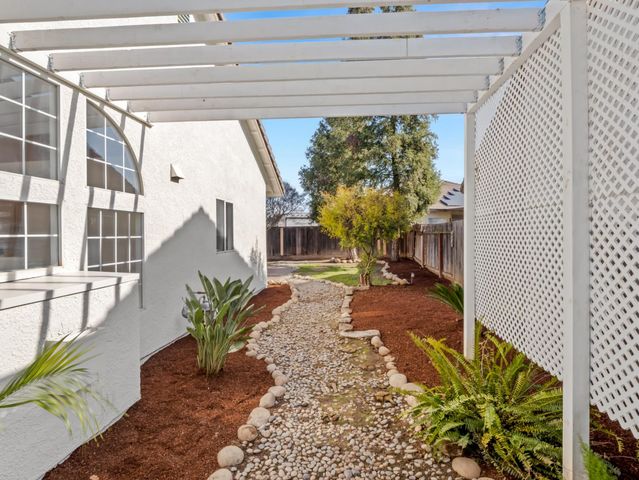 637 Coventry Avenue, Clovis, CA 93611