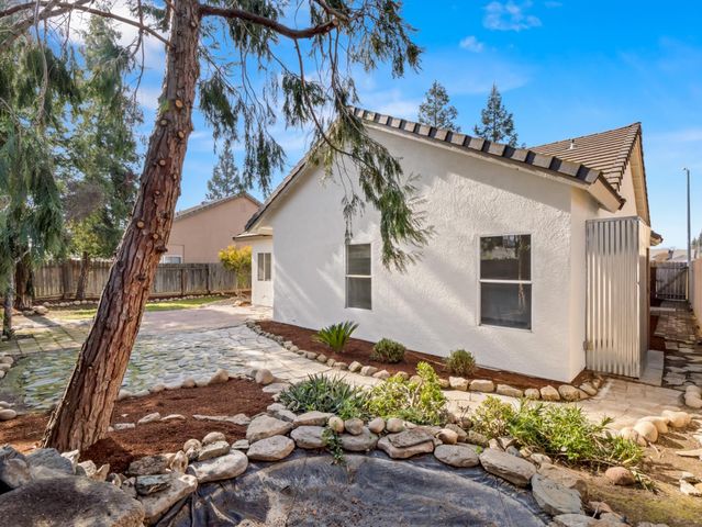 637 Coventry Avenue, Clovis, CA 93611