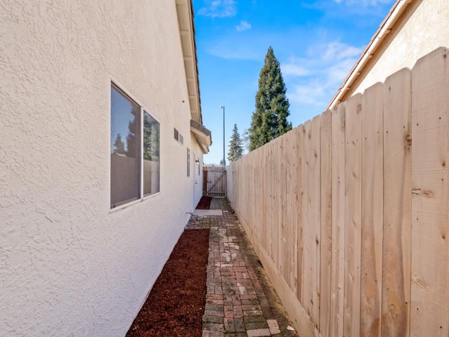 637 Coventry Avenue, Clovis, CA 93611