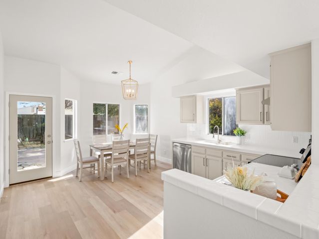 637 Coventry Avenue, Clovis, CA 93611